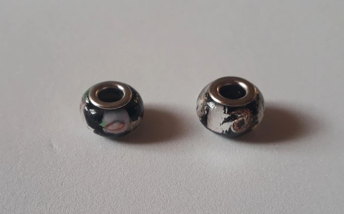 Charms perles noires - photo numéro 2