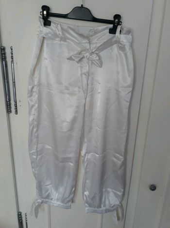 Pantacourt blanc effet satin taille 3