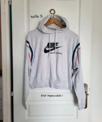 Sweat à capuche Nike taille S comme neuf !