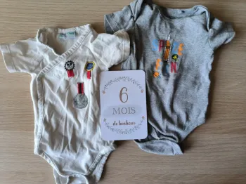 Lot bodys 6 mois