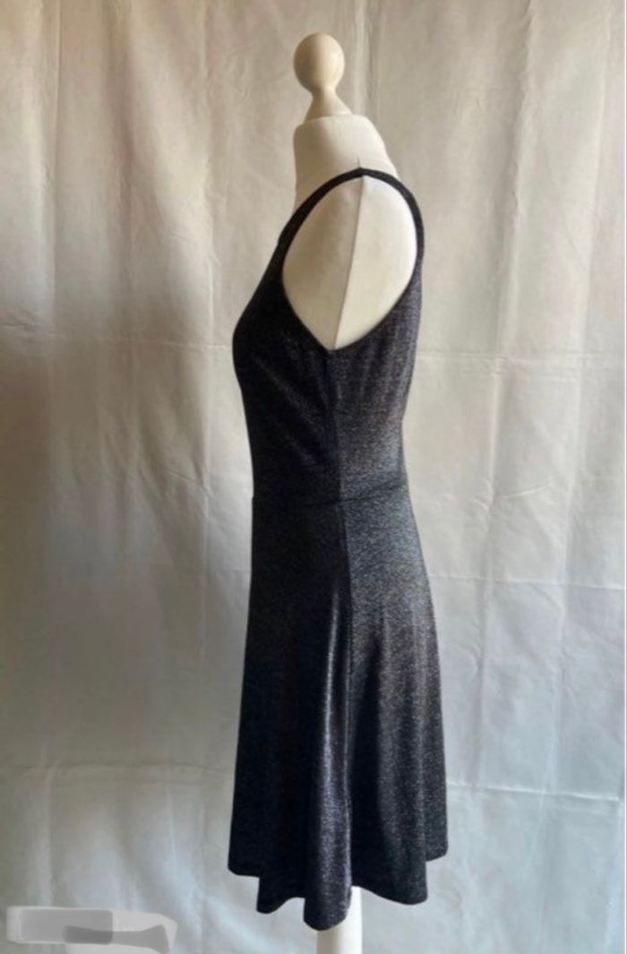 Robe patineuse noire et argentée dos décolleté H&M taille 38 / M - photo numéro 3