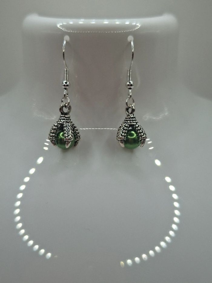 Boucle d'oreille patte de dragon - photo numéro 2
