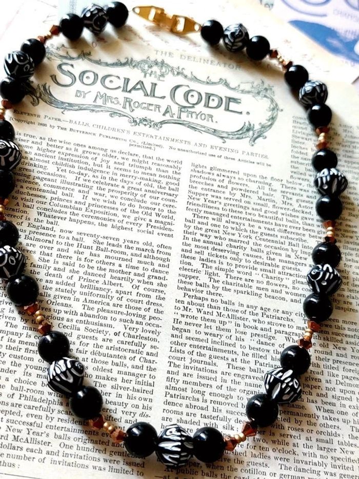 Magnifique collier en perles noires et blanches - photo numéro 4