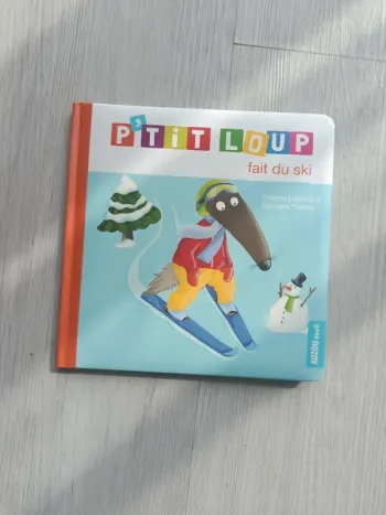 Livre p'tit loup fait du ski