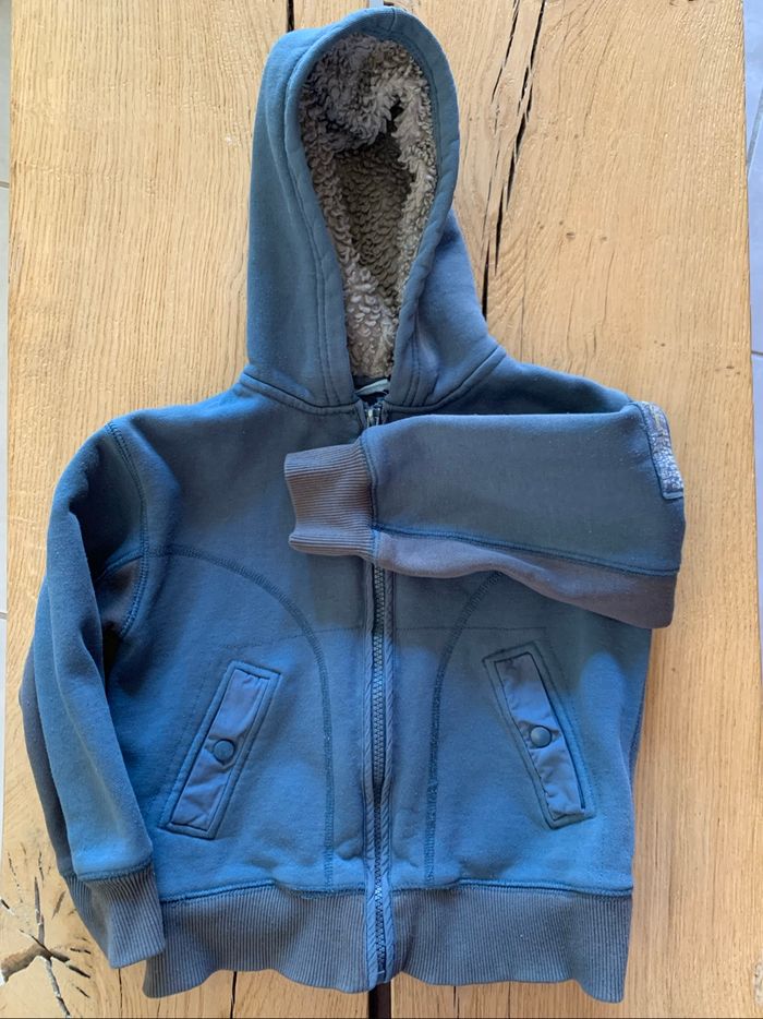 Lot gilets/ pulls garçon 5 ans - photo numéro 2