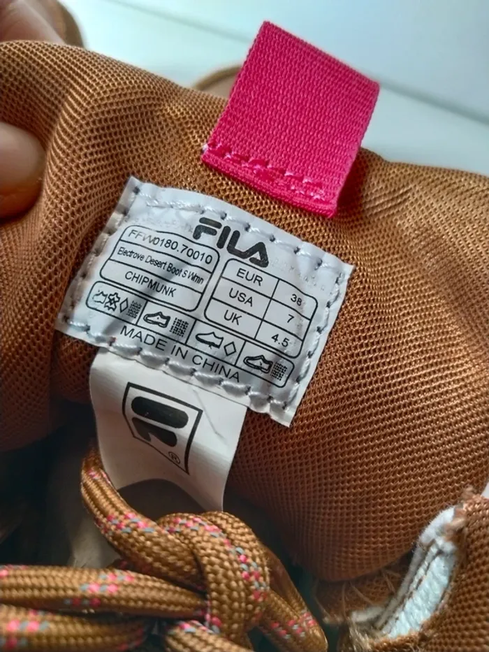 Jolie paire de baskets sneakers femme marque Fila pointure 38 - photo numéro 8