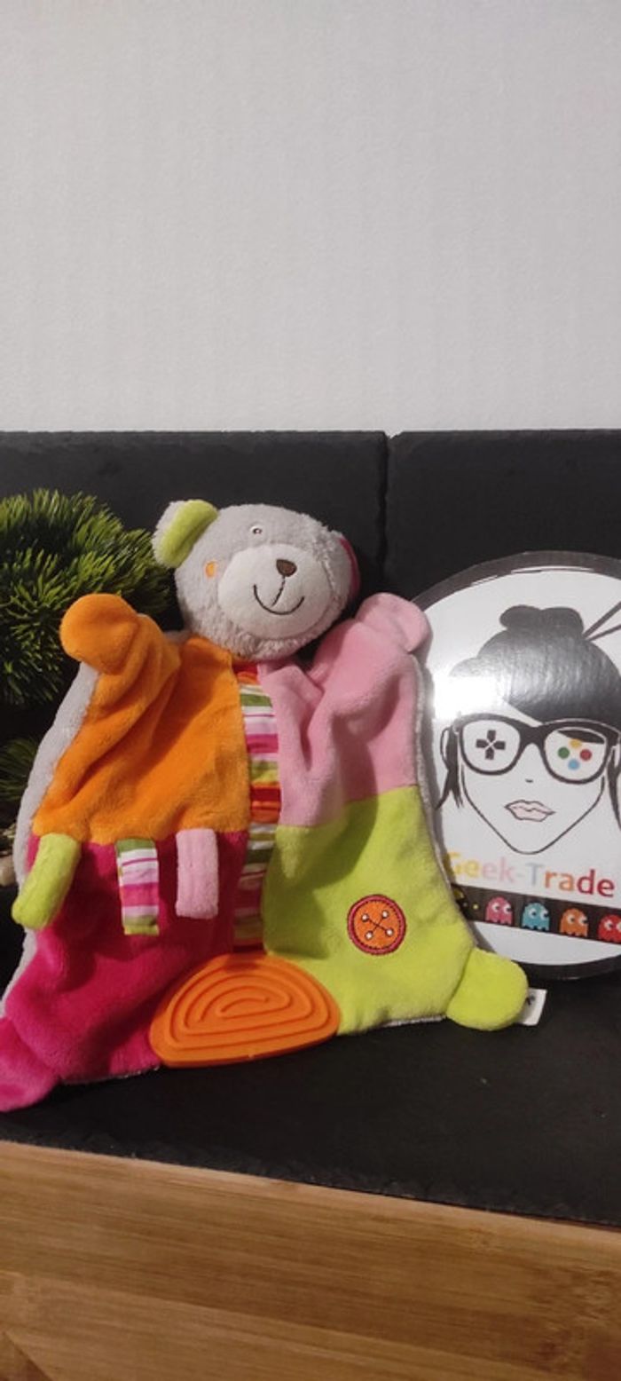 Babysun Holiday doudou ours rose orange vert gris bouton dentition