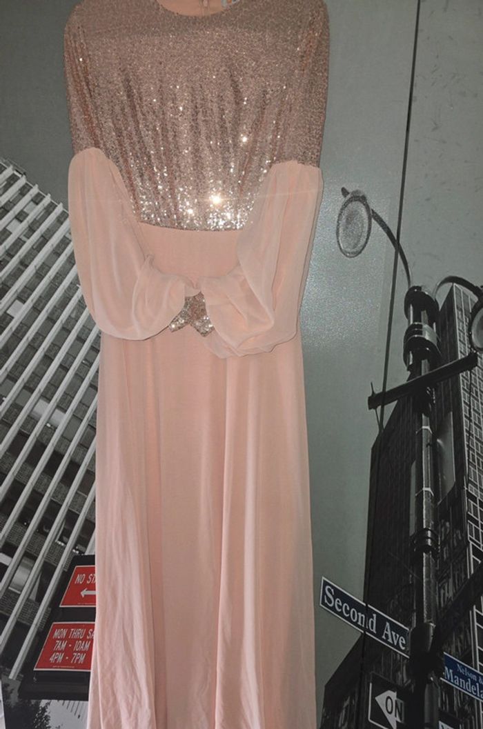Robe de soirée  taille 42 Tavin couleur rose saumon