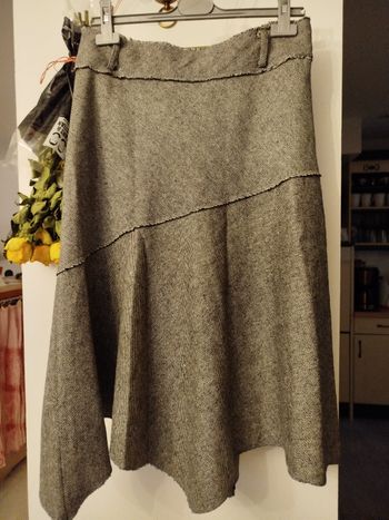 Jolie jupe d hiver très chaude. Taille 42