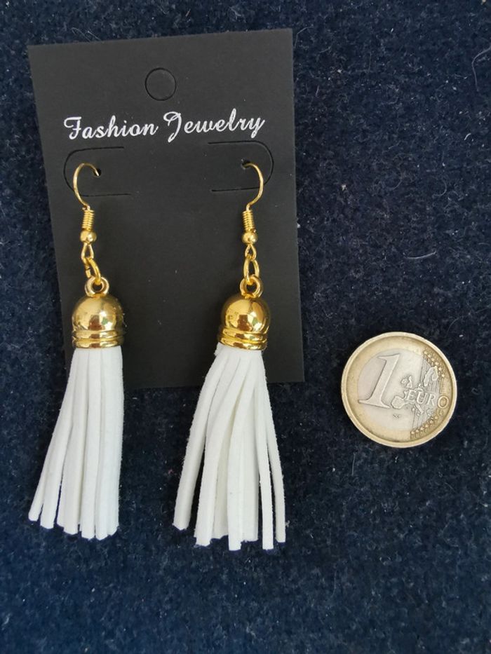 Boucles pompoms - photo numéro 2