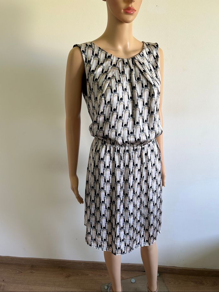 Robe imprimée satinée sans manches LolaLiza taille française 42 TBE - photo numéro 2