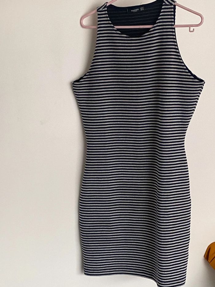 Robe sans manches a rayures