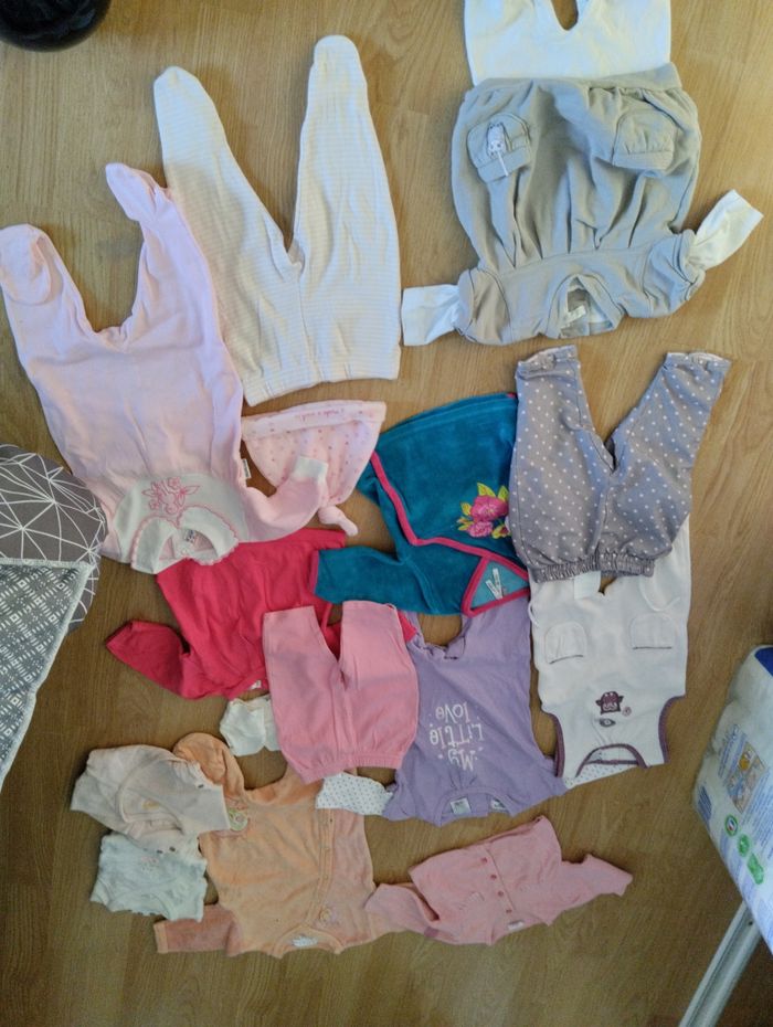 Lot articles fille 1 mois - photo numéro 8