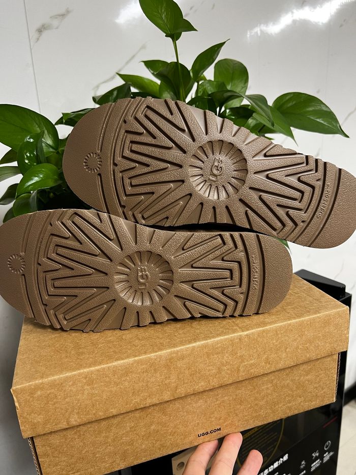 Bottes de neige UGG Mini, pointure 40 - photo numéro 8