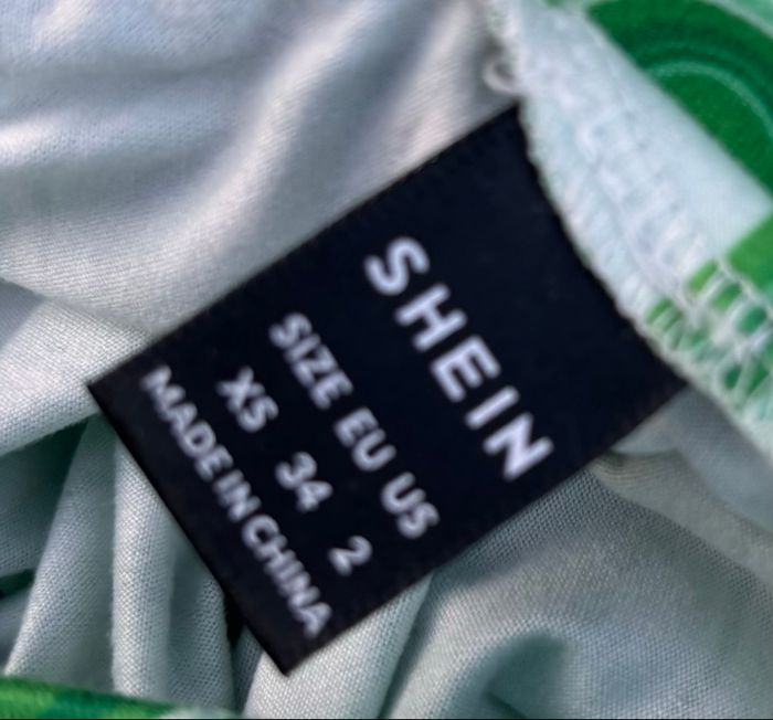 T-shirt court imprimé marbré vert T34 • Shein - photo numéro 4