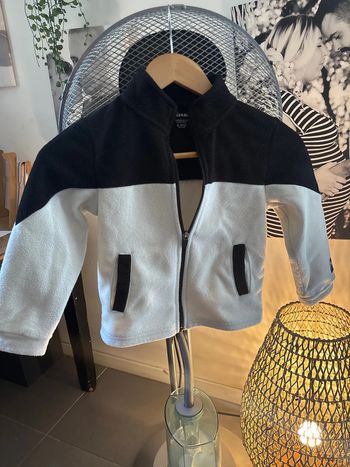 Gilet noir et blanc