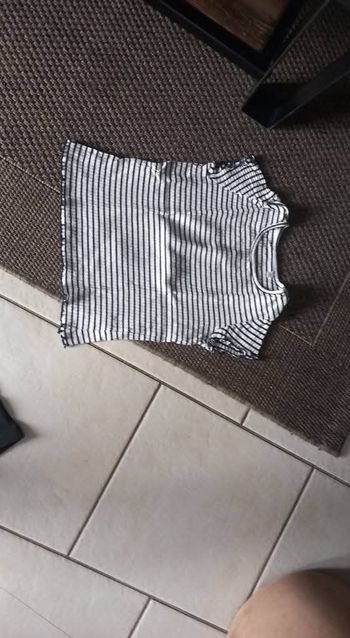Tee shirt ecru et marine rayé sans marque 8 ans fille tbe 
