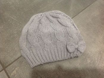 Bonnet maille torsadée gris clair fille 52 cm
