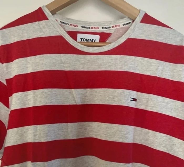 T-shirt Tommy jeans, taille XL plutôt L en très bon état - photo numéro 3