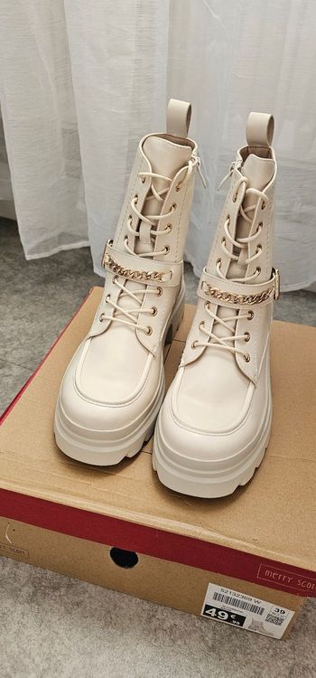 Bottines beige à plateforme avec chaîne dorée – Neuves – Taille 39