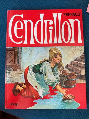 Grand livre ancien album bd Cendrillon Odège Perrault Serca 1968
