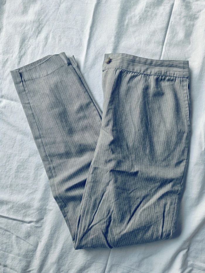 Pantalon tailleur ajusté gris fin