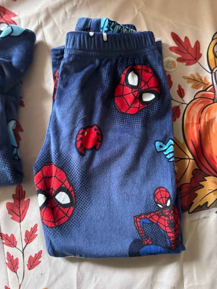 Pyjama velours Spiderman 5 ans neuf - photo numéro 5