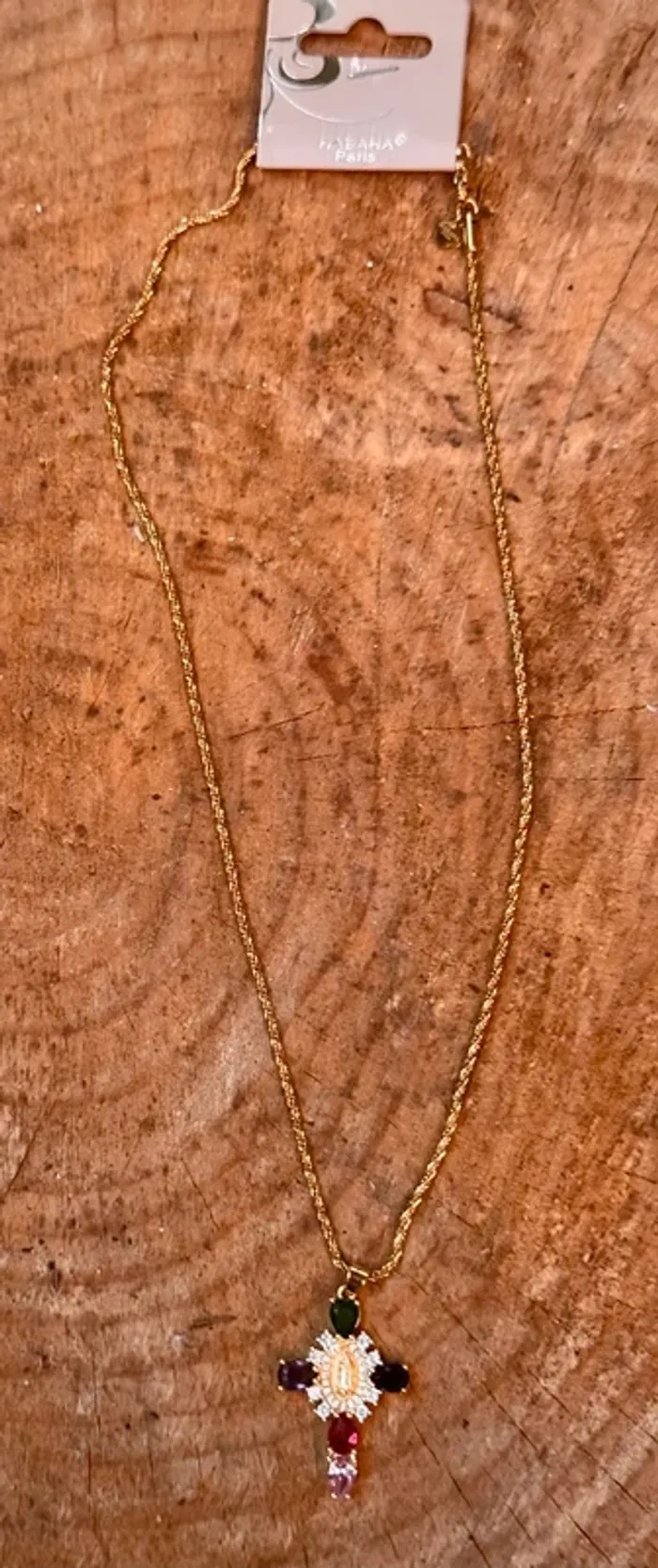 Collier acier inoxydable or croix cristaux couleurs et blanc vierge gravée au centre habaha paris - photo numéro 8