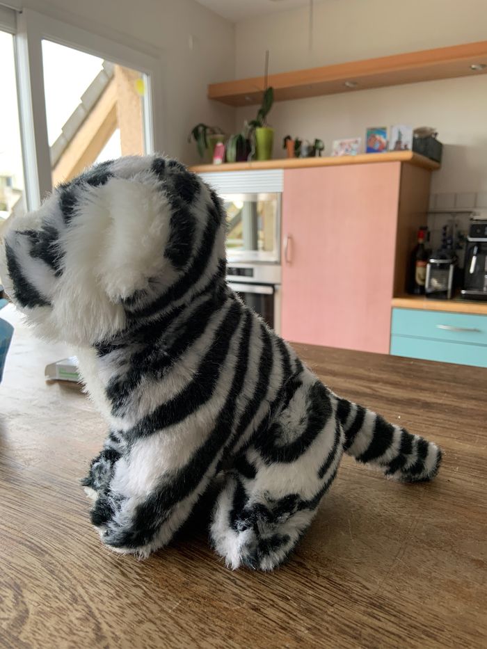 Peluche tigre blanc  parfait état - photo numéro 3