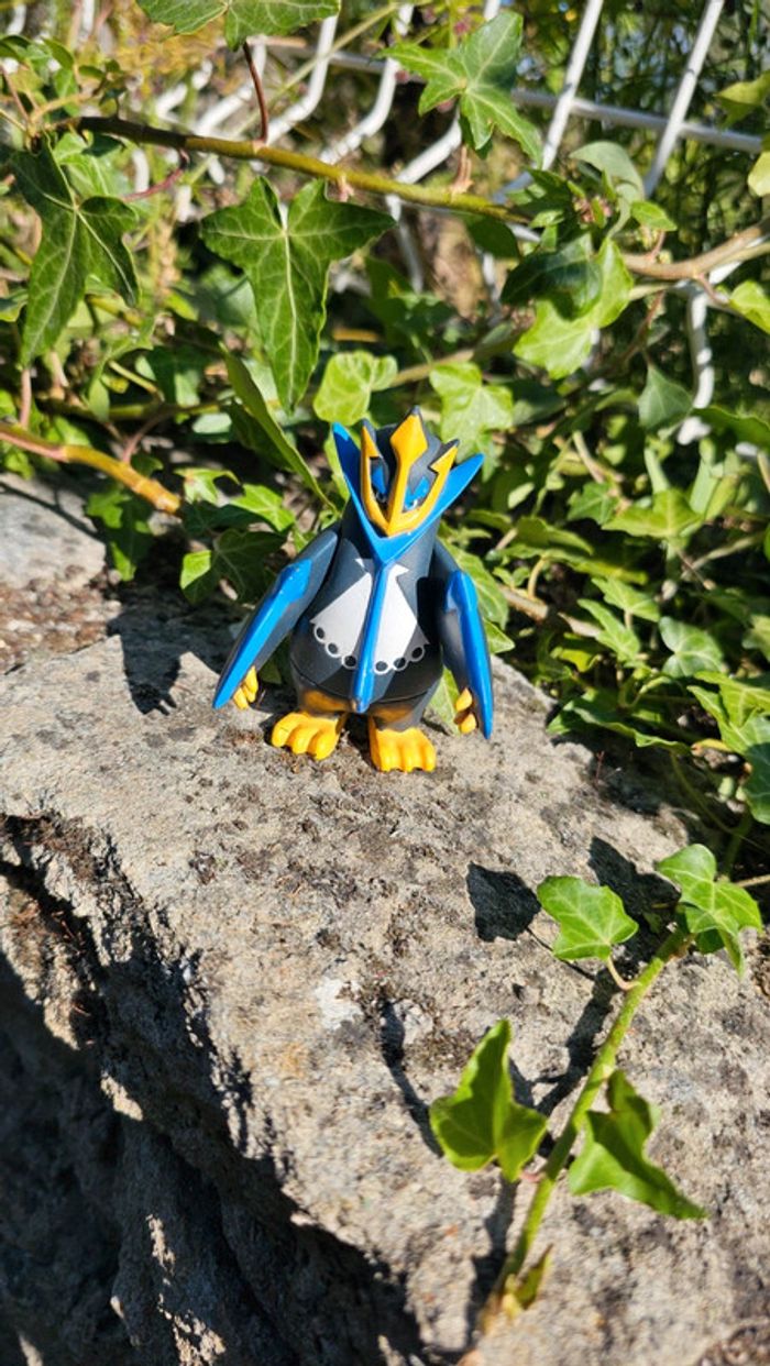 Super figurine Pokemon Nintendo Pingoléon