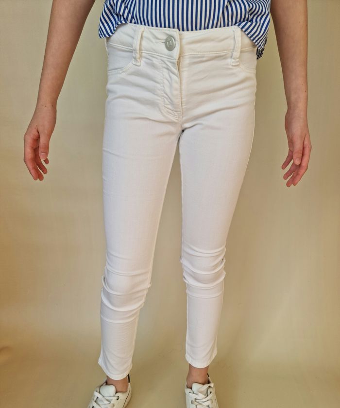 Jeans slim blanc
Eddie pen
Taille 8 ans
Etat neuf. Porté une fois - photo numéro 1