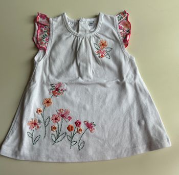 Tee-shirt broderie fleurs manches volantées taille 6 mois