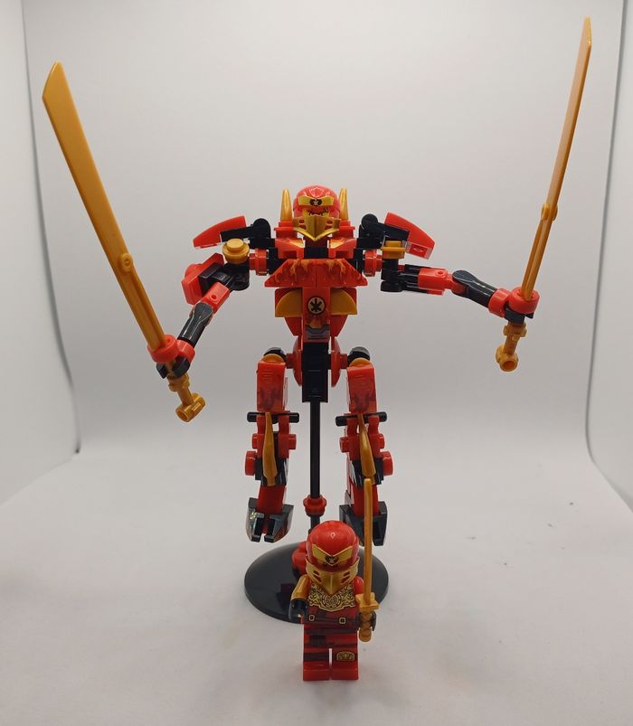 Kai et Armure Ninjago Legacy sur socle - photo numéro 2