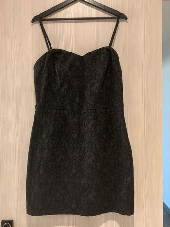Robe noir taille 42 avec bretelles amovibles pour la porter en bustier
