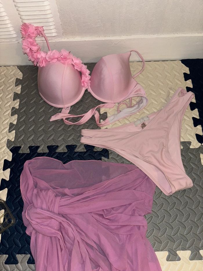 Lot/ensemble 3 pièces bikini rose + cache maillot (paréo)