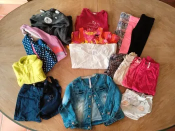Gros lot de vêtements fille 18 mois toutes marques, 17 articles