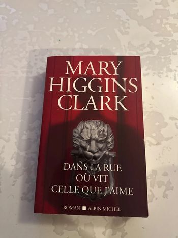 Livre dans la rue où vit celle que j’aime - mary Higgins Clark