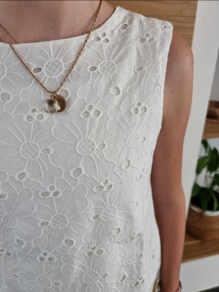 Top blanc broderie anglaise 
Zara
Taille 11/12 ans - 152 cm
Excellent état - photo numéro 2