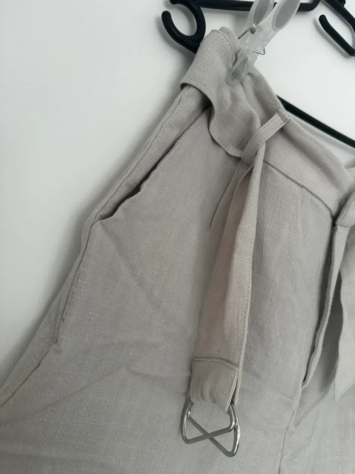 Short en lin beige avec ceinture - photo numéro 3