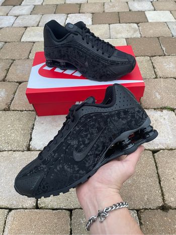 Nike Shox R4 Black Dark Smoke Grey - Femme 40,5