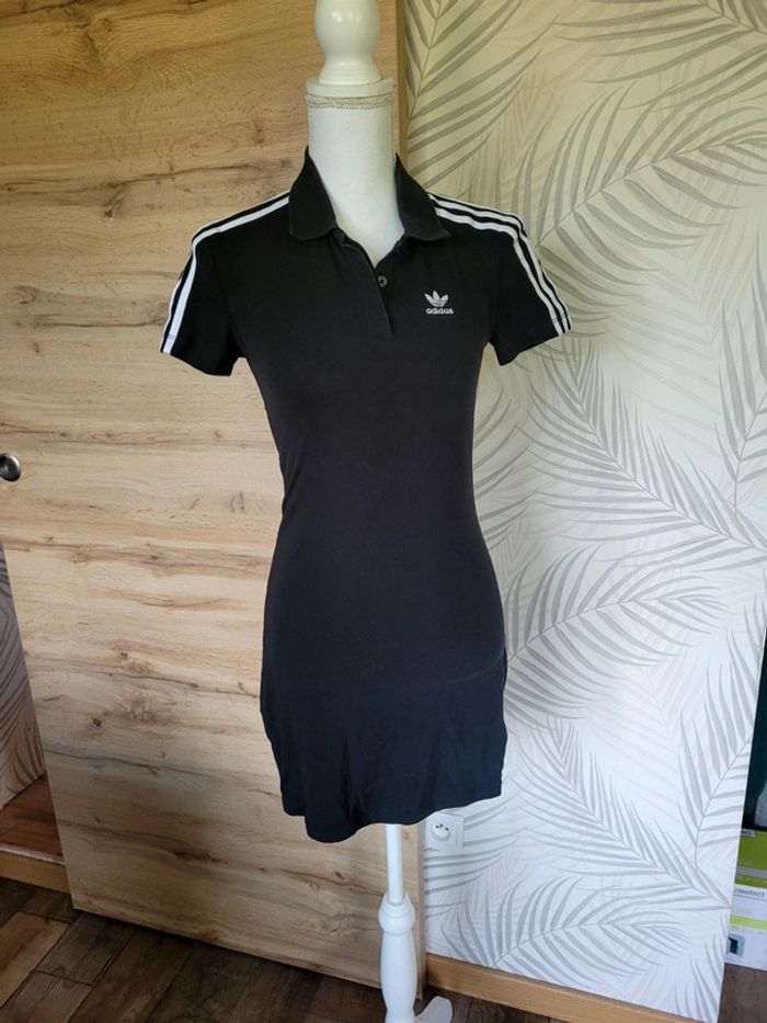 Jolie robe polo  Adidas taille XXS fille  soit 12 ans