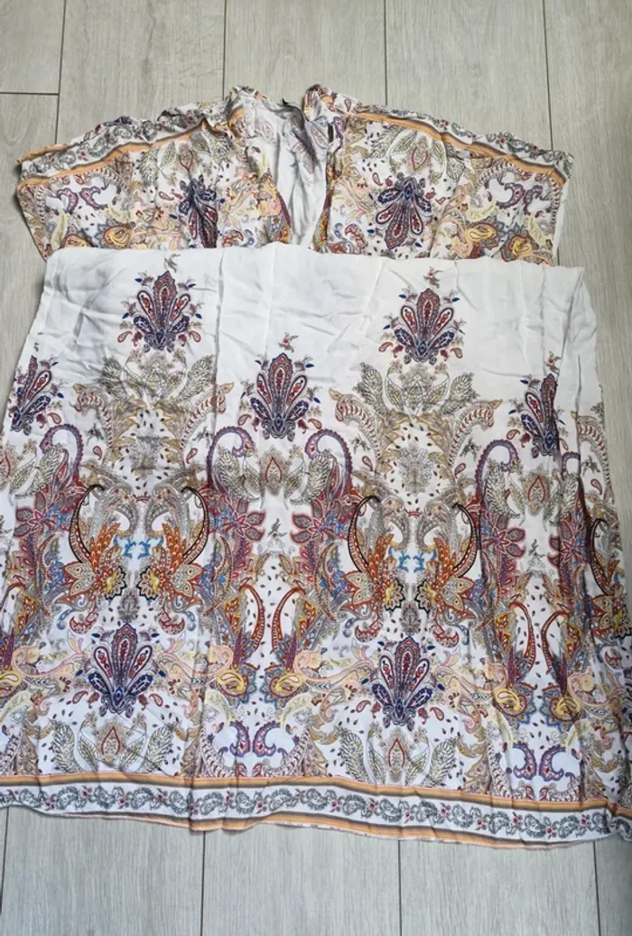Robe longue blanche motifs taille 42/44 - photo numéro 2