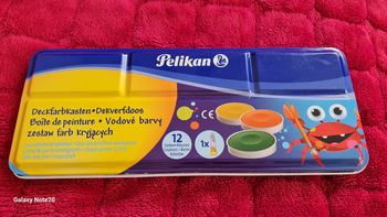Boite de peinture 12 couleurs  + 1 tube gouache jaune neuf