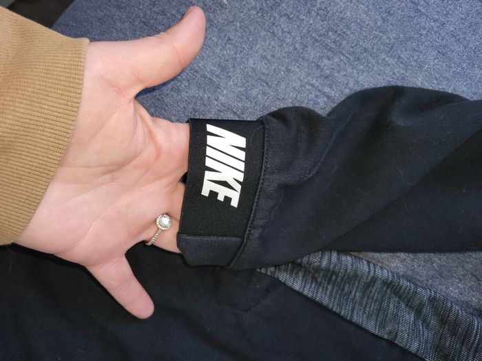 Veste Nike taille 10/12ans très bon état ! - photo numéro 3