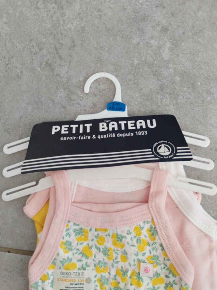 Lot de 3 bodys a bretelles pour fille. Taille 3 mois. Petit bateau NEUFS - photo numéro 4