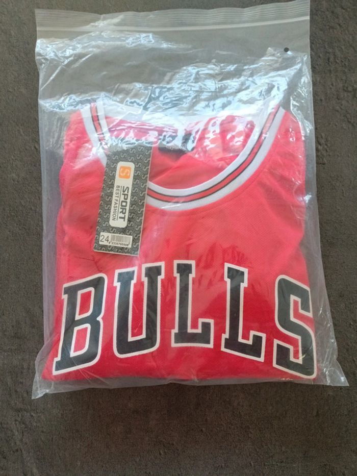 Tenue NBA Chicago Bulls Michael Jordan rouge. T.24 - photo numéro 5