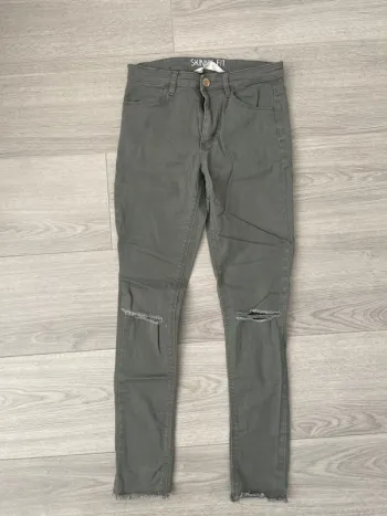 Pantalon skinny effet troué