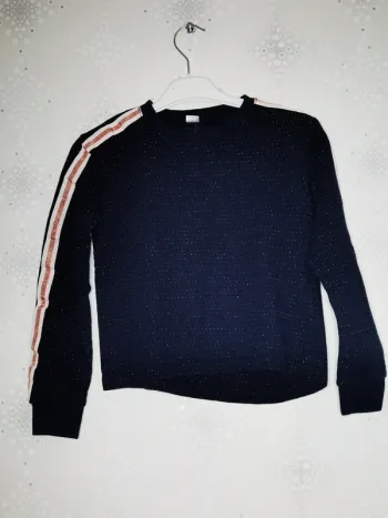 D4258 - pull fille 9 ans