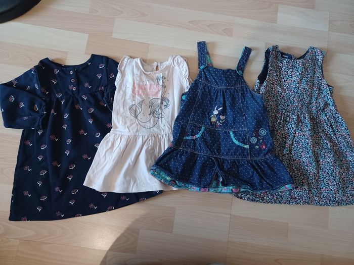 Lot 4 robes