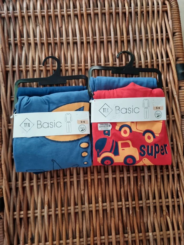 Lot de 2 pyjamas neufs garçon taille 5/6 ans